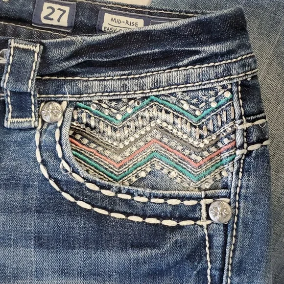 Women's Miss Me Crop Blue Jeans - Picture 7 of 11